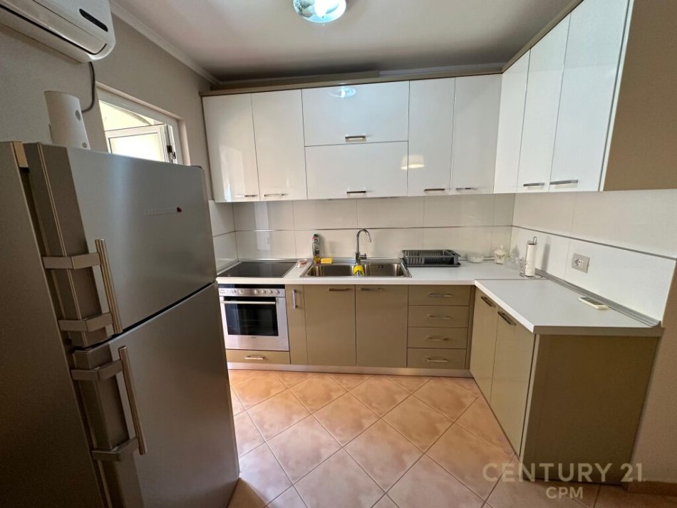 Tirane, jepet me qera apartament 2+1 Kati 5, 74 m² 600 € (shkolla e baletit)