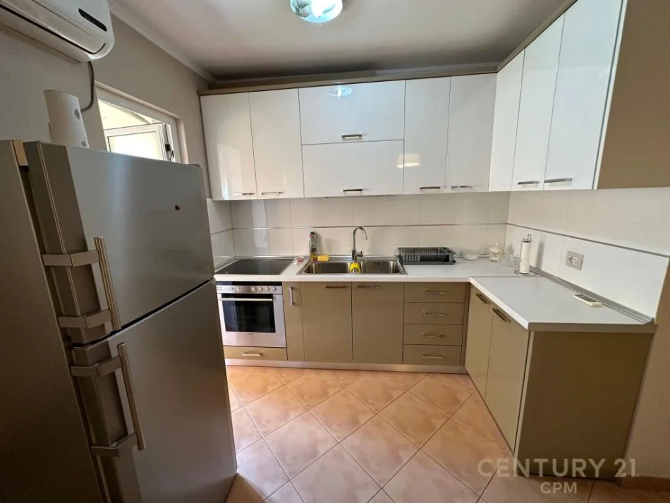 Tirane, jepet me qera apartament 2+1 Kati 5, 74 m² 600 € (shkolla e baletit)