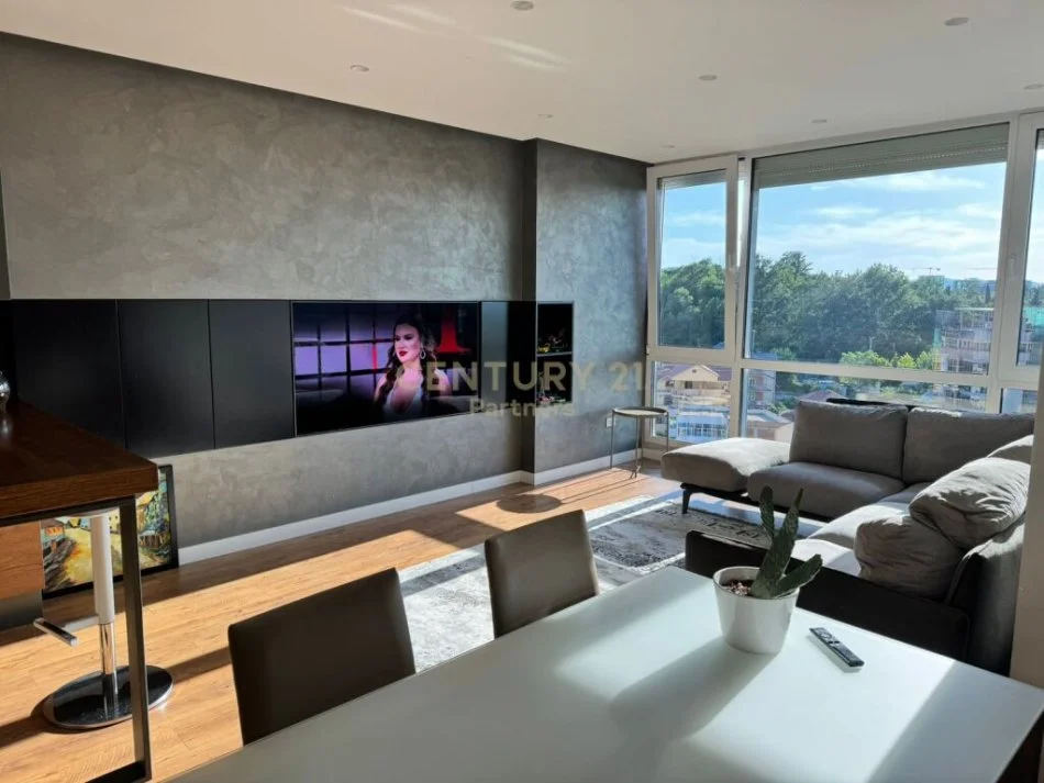 Tirane, shitet apartament 3+1 Kati 8, 138 m² 268.000 € (rruga e elbasanit)