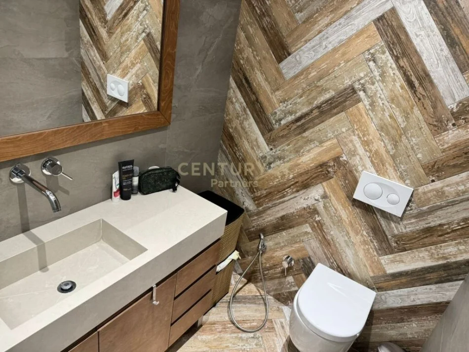 Tirane, shitet apartament 3+1 Kati 8, 138 m² 268.000 € (rruga e elbasanit)