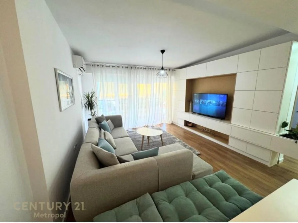 Tirane, jepet me qera apartament 2+1 Kati 6, 800 € (liqeni i thate)