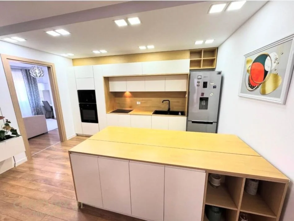 Tirane, jepet me qera apartament 2+1 Kati 6, 800 € (liqeni i thate)