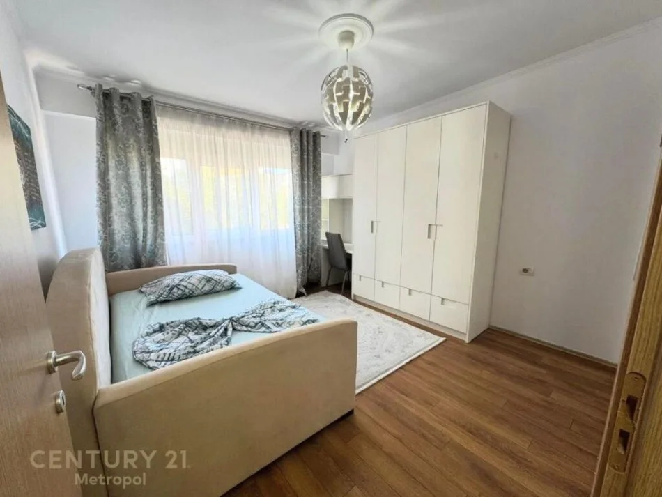 Tirane, jepet me qera apartament 2+1 Kati 6, 800 € (liqeni i thate)