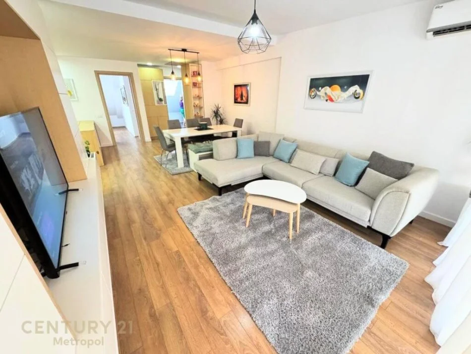 𝐓𝐢𝐫𝐚𝐧𝐞, 𝐣𝐞𝐩𝐞𝐭 𝐦𝐞 𝐪𝐞𝐫𝐚 𝐚𝐩𝐚𝐫𝐭𝐚𝐦𝐞𝐧𝐭 𝟐+𝟏 𝐊𝐚𝐭𝐢 𝟔, 𝟏𝟐𝟎 𝐦² 𝟖𝟎𝟎 € (𝐋𝐢𝐪𝐞𝐧𝐢 𝐢 𝐓𝐡𝐚𝐭ë)