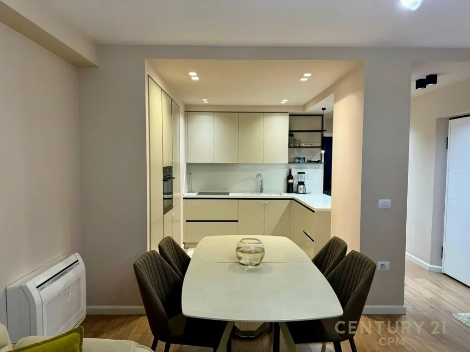 Tirane, jepet me qera apartament 2+1+Ballkon Kati 5, 100 m² 1.300 € (sheshi willson)