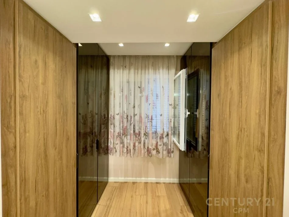 Tirane, jepet me qera apartament 2+1+Ballkon Kati 5, 100 m² 1.300 € (sheshi willson)