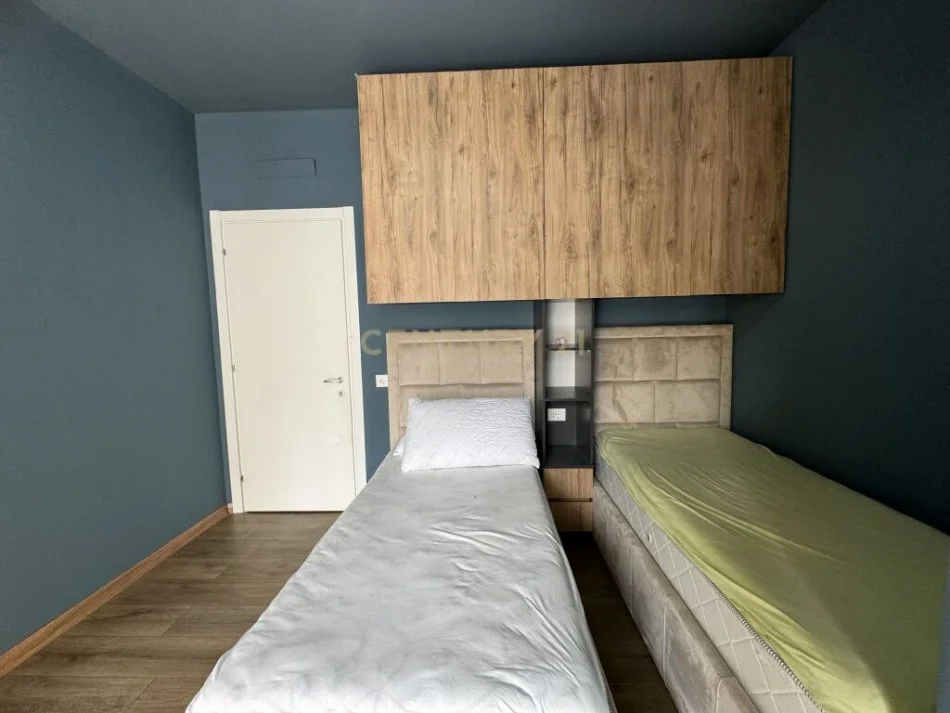 Tirane, shitet apartament 2+1+Ballkon Kati 7, 106 m² 150.000 € (grand gallery)