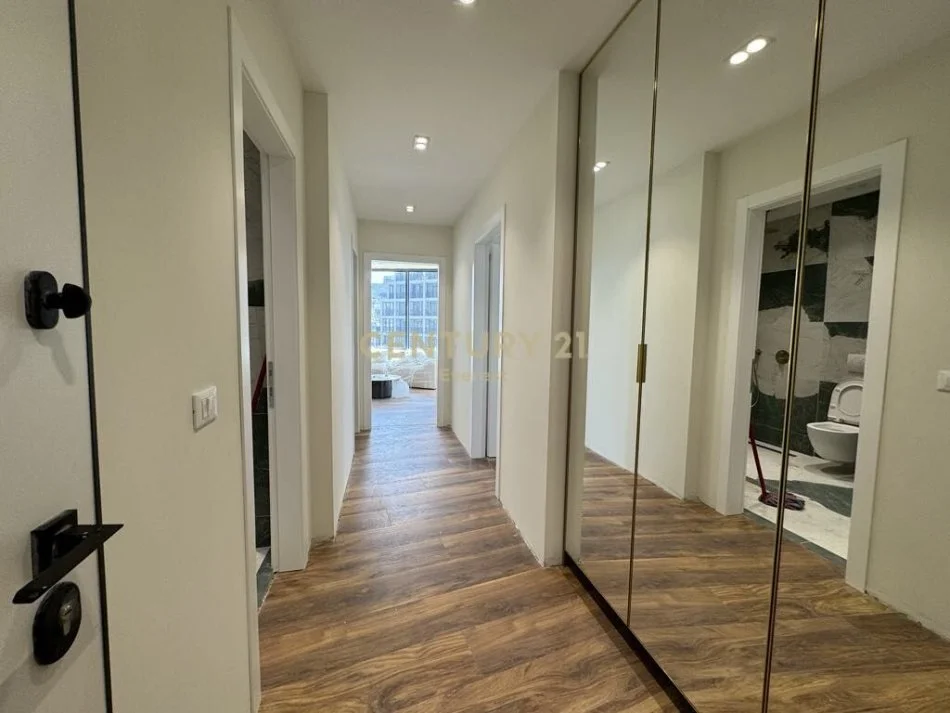 Tirane, jepet me qera apartament 2+1 Kati 7, 162 m² 2.200 € (liqeni i tiranes)