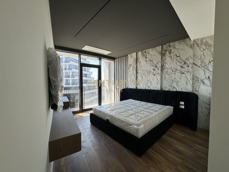 Tirane, jepet me qera apartament 2+1 Kati 7, 162 m² 2.200 € (liqeni i tiranes)