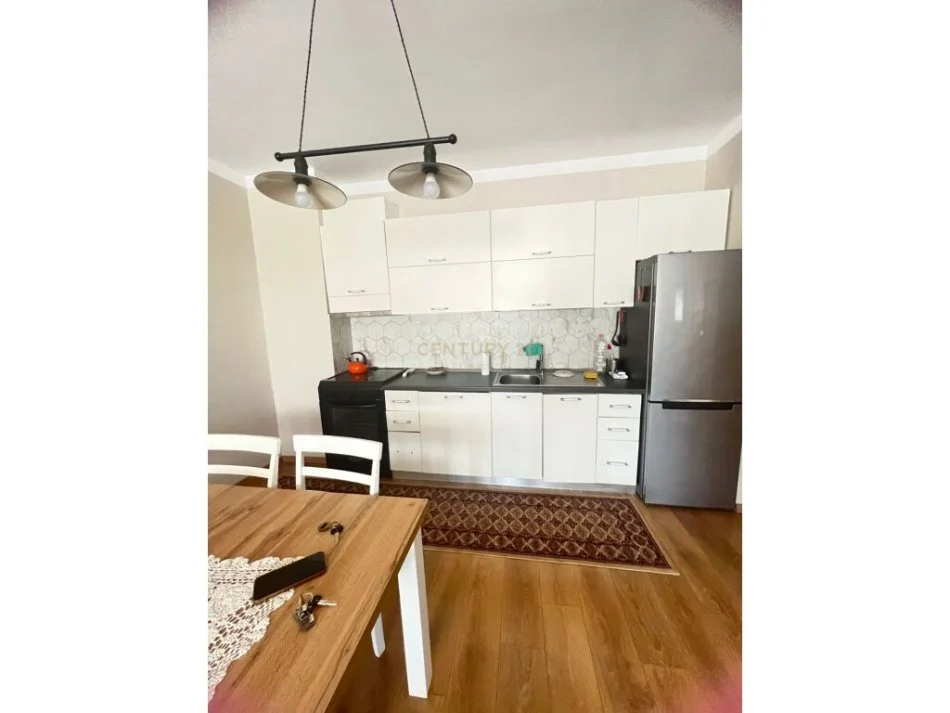 Tirane, jepet me qera apartament 1+1 Kati 4, 80 m² 680 € (21 dhjetori)