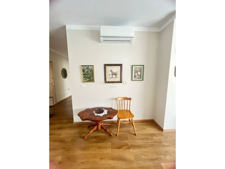 Tirane, jepet me qera apartament 1+1 Kati 4, 80 m² 680 € (21 dhjetori)
