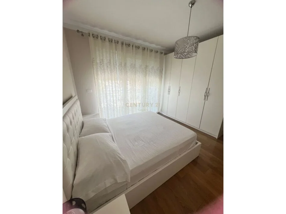 Tirane, jepet me qera apartament 1+1 Kati 4, 80 m² 680 € (21 dhjetori)