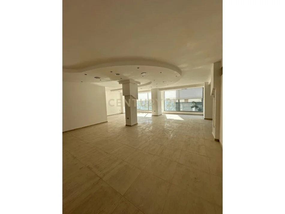 Durres, jepet me qera ambjent biznesi Kati 2, 136 m² 600 € (Aleksander Goga)
