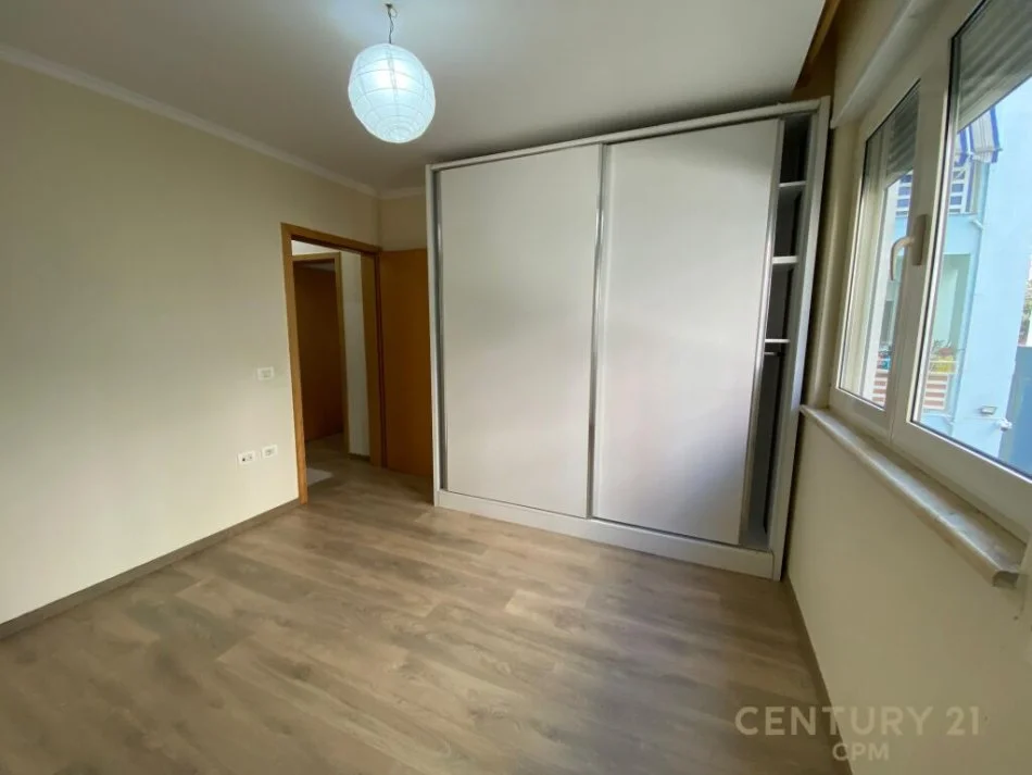 Tirane, jepet me qera apartament 2+1 Kati 2, 92 m² 500 € (liqen i thate)