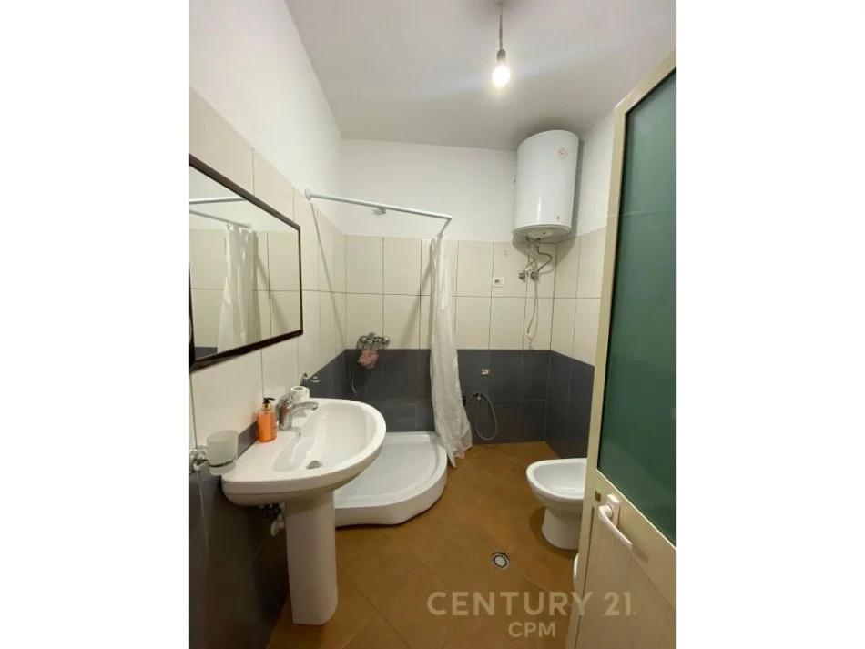Tirane, jepet me qera apartament 2+1 Kati 2, 92 m² 500 € (liqen i thate)