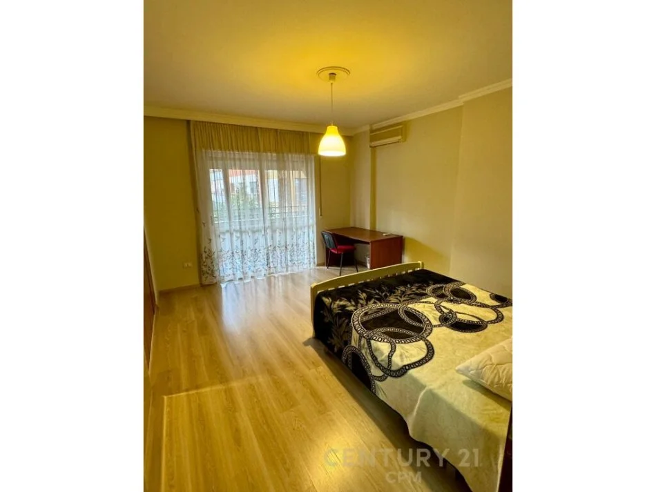 𝐓𝐢𝐫𝐚𝐧𝐞, 𝐣𝐞𝐩𝐞𝐭 𝐦𝐞 𝐪𝐞𝐫𝐚 𝐚𝐩𝐚𝐫𝐭𝐚𝐦𝐞𝐧𝐭 𝟐+𝟏 𝐊𝐚𝐭𝐢 𝟐, 𝟏𝟔𝟓 𝐦² 𝟖𝟎𝟎 € (𝐑𝐫𝐮𝐠𝐚 𝐞 𝐁𝐨𝐠𝐝𝐚𝐧𝐞𝐯𝐞)