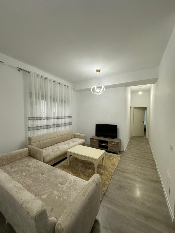 Tirane, jepet me qera apartament 2+1 Kati 2, 95 m² 500 € (Ali Demi)