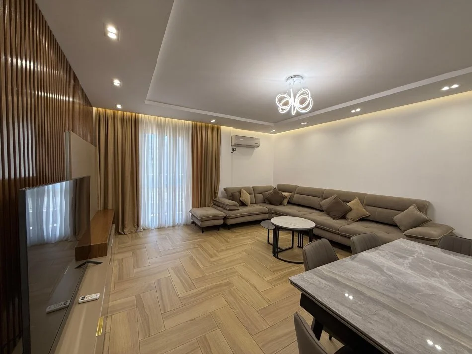 Tirane, jepet me qera apartament 2+1+Aneks+Ballkon Kati 4, 100 m² 800 € (21 dhjetori)