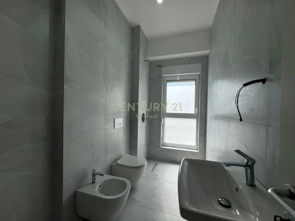Tirane, shitet apartament 1+1 Kati 4, 54 m² 70.000 € (Ali Demi Kompleksi Kaimi)
