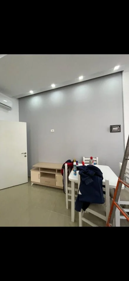 Tirane, jepet me qera apartament 1+1+Ballkon Kati 4, 65 m² 450 € (rruga Bill Klinton)