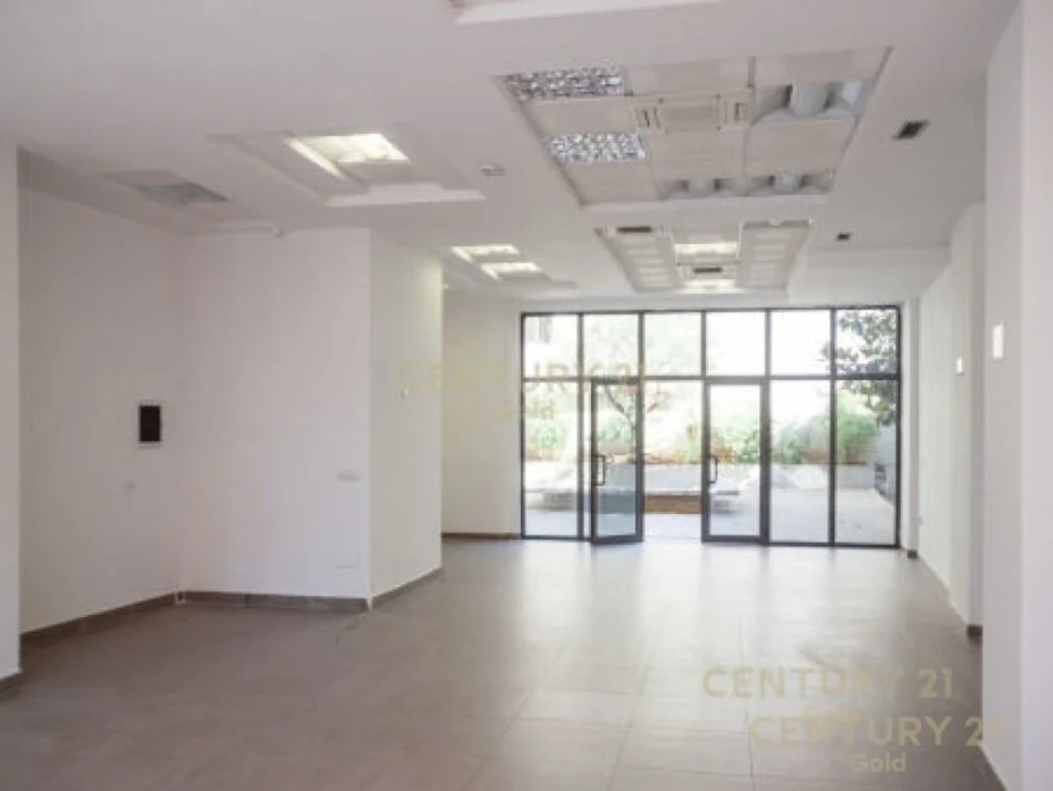 Tirane, jepet me qera ambjent biznesi Kati 1, 100 m² 1.000 € (selvia)