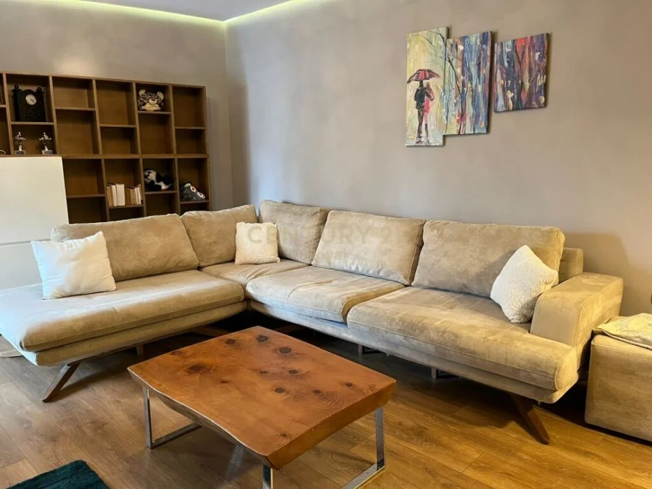 Tirane, jepet me qera apartament 2+1+Ballkon Kati 3, 120 m² 1.000 € (rruga e elbasanit)