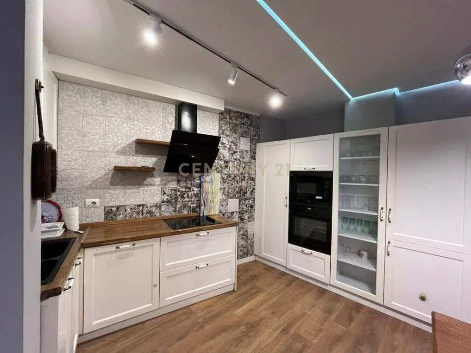 Tirane, jepet me qera apartament 2+1+Ballkon Kati 3, 120 m² 1.000 € (rruga e elbasanit)