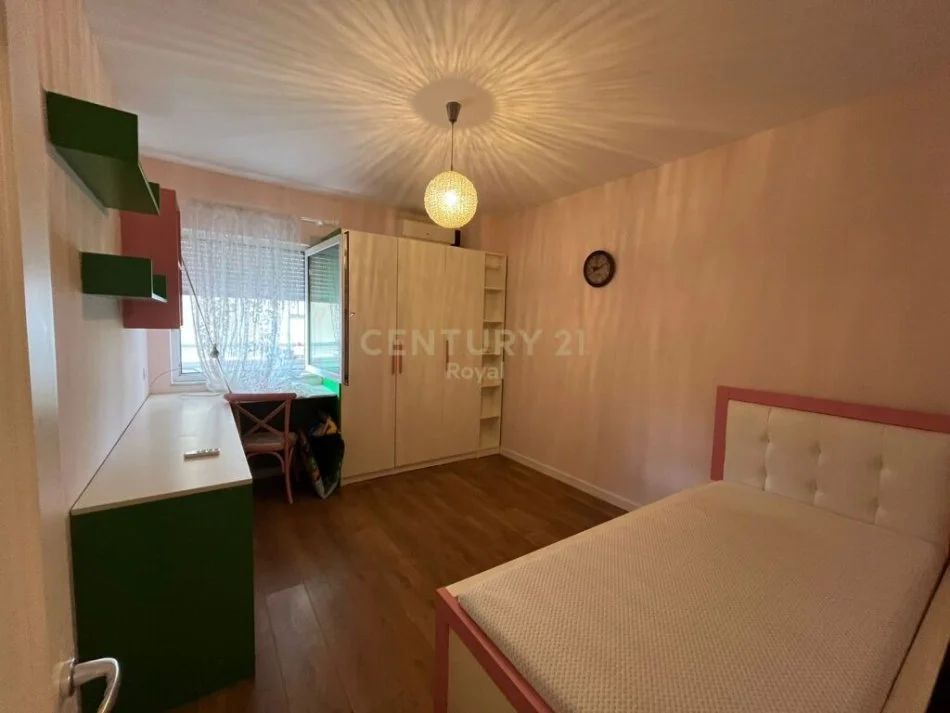 Tirane, jepet me qera apartament 2+1+Ballkon Kati 3, 120 m² 1.000 € (rruga e elbasanit)