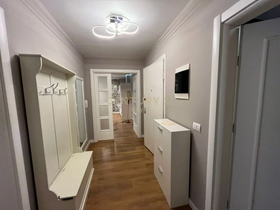 Tirane, jepet me qera apartament 2+1+Ballkon Kati 3, 120 m² 1.000 € (rruga e elbasanit)