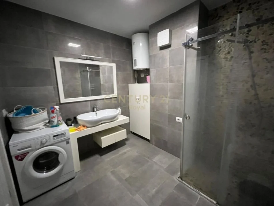 𝐓𝐢𝐫𝐚𝐧𝐞, 𝐣𝐞𝐩𝐞𝐭 𝐦𝐞 𝐪𝐞𝐫𝐚 𝐚𝐩𝐚𝐫𝐭𝐚𝐦𝐞𝐧𝐭 𝟐+𝟏 𝐊𝐚𝐭𝐢 𝟑, 𝟏𝟐𝟎 𝐦² 𝟏.𝟎𝟎𝟎 € (𝐑𝐫𝐮𝐠𝐚 𝐞 𝐄𝐥𝐛𝐚𝐬𝐚𝐧𝐢𝐭)