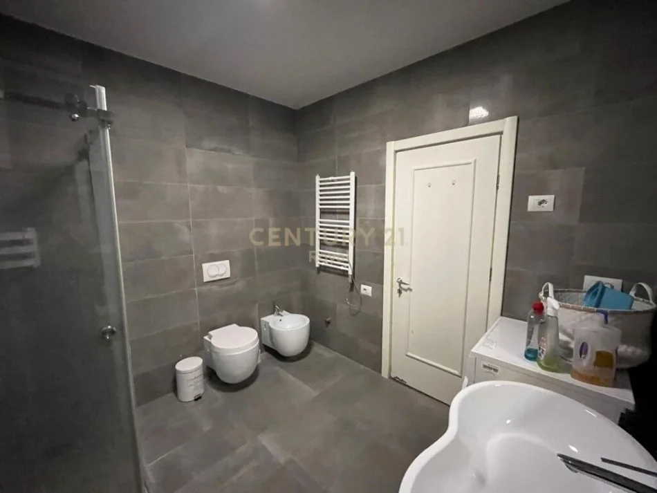 Tirane, jepet me qera apartament 2+1 Kati 3, 120 m² 1.000 € (rruga e elbasanit)