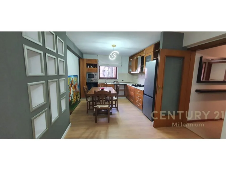 Tirane, Jepet me qera apartament 2+1 Kati 2, 85 m² (pazari ri)