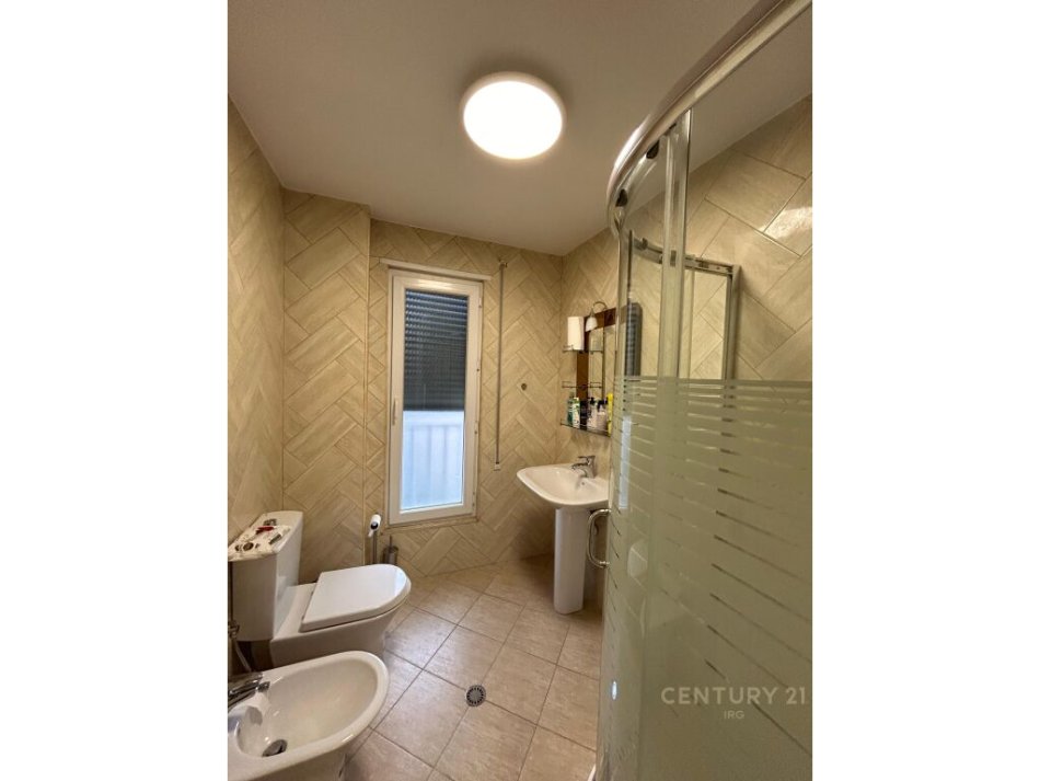 Tirane, jepet me qera apartament 3+1 Kati 3, 118 m² 1.100 € (21)