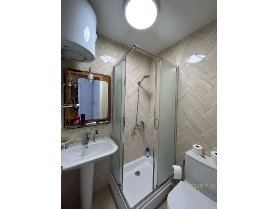 Tirane, jepet me qera apartament 3+1 Kati 3, 118 m² 1.100 € (21)