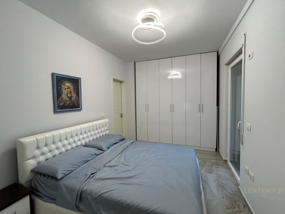 Tirane, jepet me qera apartament 3+1 Kati 3, 118 m² 1.100 € (21)