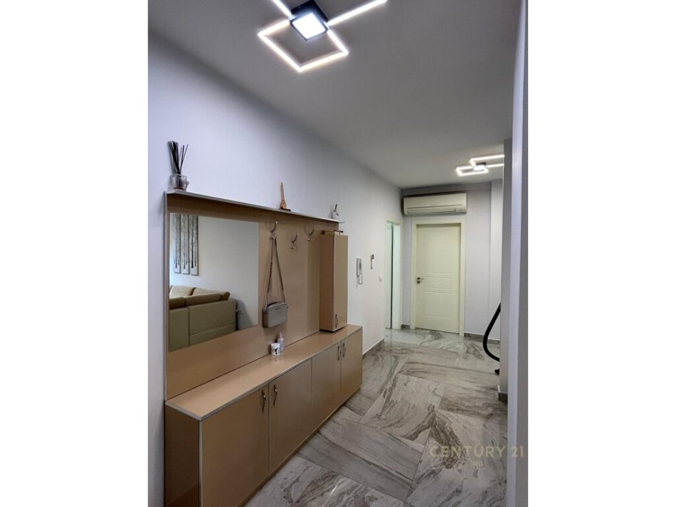 Tirane, jepet me qera apartament 3+1 Kati 3, 118 m² 1.100 € (21)