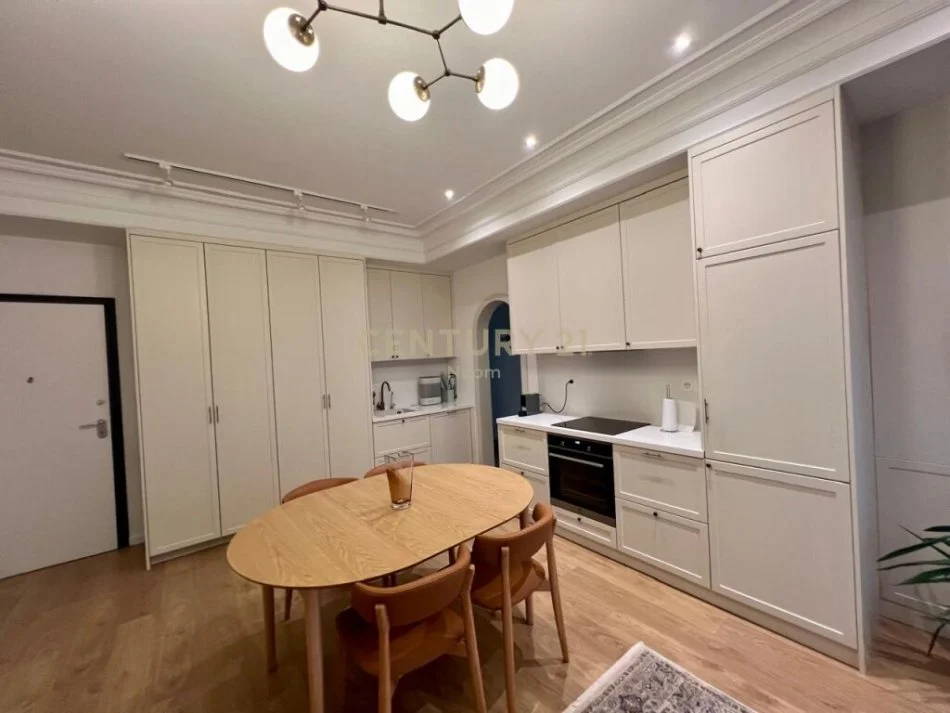 Tirane, shitet apartament 2+1 Kati 14, 125 m² 340.000 € (rruga e kavajes)