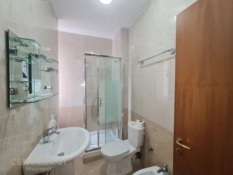 𝐓𝐢𝐫𝐚𝐧𝐞, 𝐣𝐞𝐩𝐞𝐭 𝐦𝐞 𝐪𝐞𝐫𝐚 𝐚𝐩𝐚𝐫𝐭𝐚𝐦𝐞𝐧𝐭 𝟐+𝟏 𝐊𝐚𝐭𝐢 𝟖, 𝟗𝟎 𝐦² 𝟕𝟓𝟎 € (𝟗 𝐊𝐚𝐭ë𝐬𝐡𝐞𝐭)