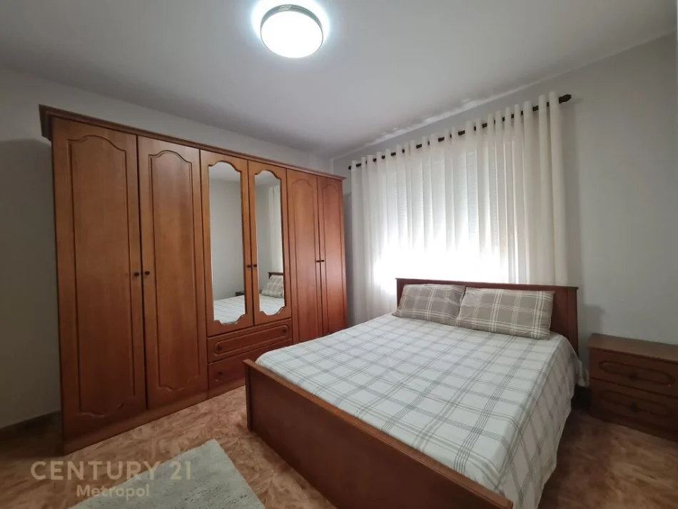 𝐓𝐢𝐫𝐚𝐧𝐞, 𝐣𝐞𝐩𝐞𝐭 𝐦𝐞 𝐪𝐞𝐫𝐚 𝐚𝐩𝐚𝐫𝐭𝐚𝐦𝐞𝐧𝐭 𝟐+𝟏 𝐊𝐚𝐭𝐢 𝟖, 𝟗𝟎 𝐦² 𝟕𝟓𝟎 € (𝟗 𝐊𝐚𝐭ë𝐬𝐡𝐞𝐭)