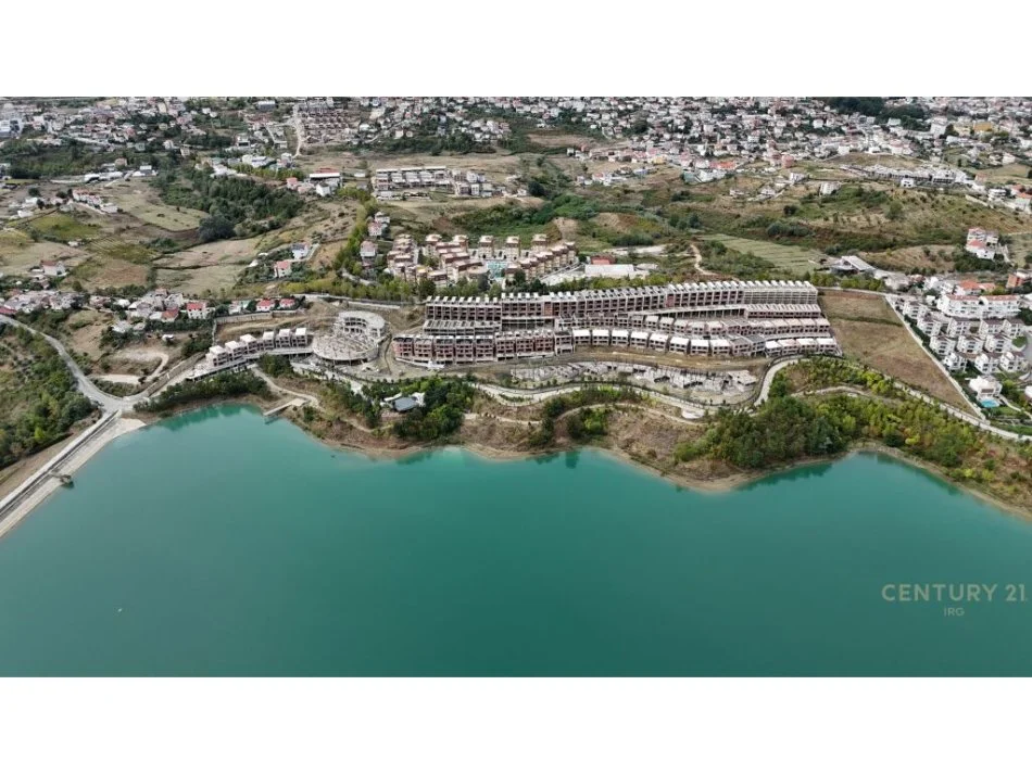 Tirane, shitet Dublex Kati 0, 121 m² 246.221 € (Liqeni i Farkes)