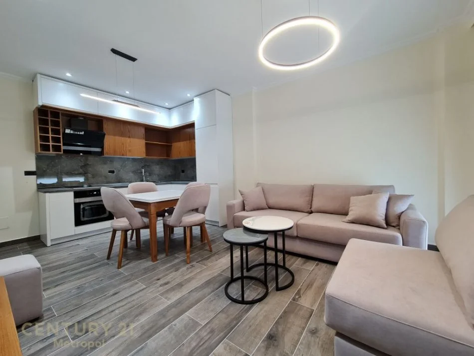 Tirane, jepet me qera apartament 1+1 Kati 2, 70 m² 750 € (teg)