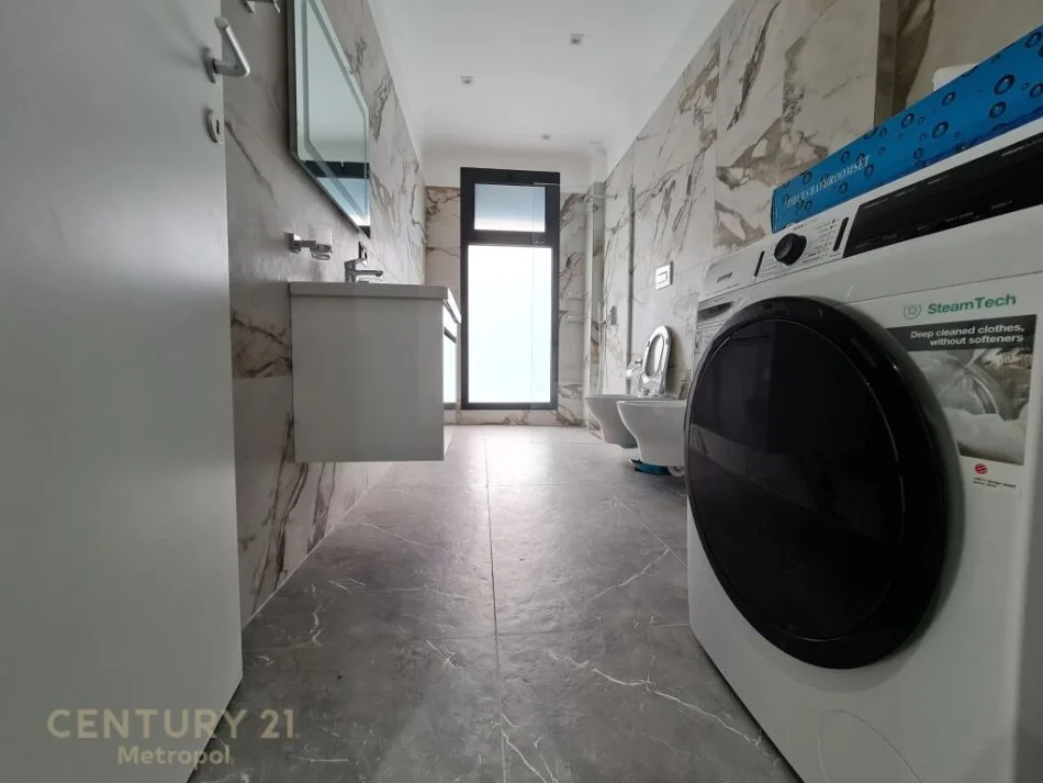 Tirane, jepet me qera apartament 1+1 Kati 2, 70 m² 750 € (teg)