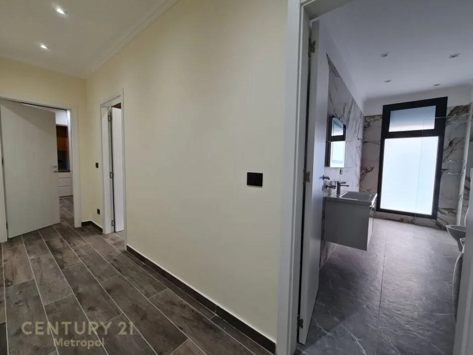 Tirane, jepet me qera apartament 1+1 Kati 2, 70 m² 750 € (teg)