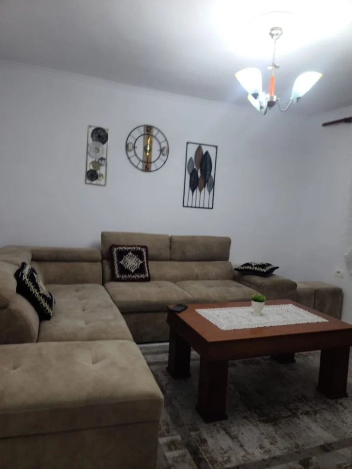 Tirane, jepet me qera apartament 2+1 Kati 1, 100 m² 600 € 