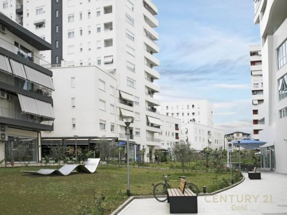 Tirane, jepet me qera dyqan Kati 0, 60 m² 600 € (frosina plaku)