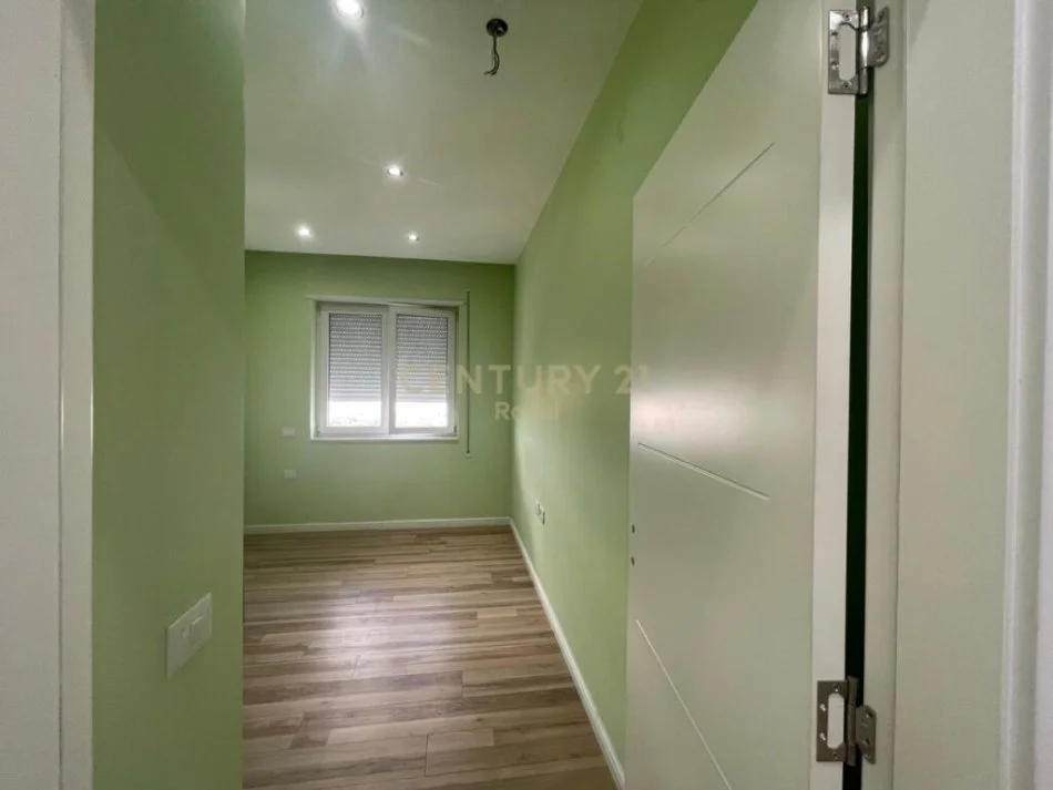 Tirane, jepet me qera apartament 2+1 Kati 7, 100 m² 600 € (qsut)