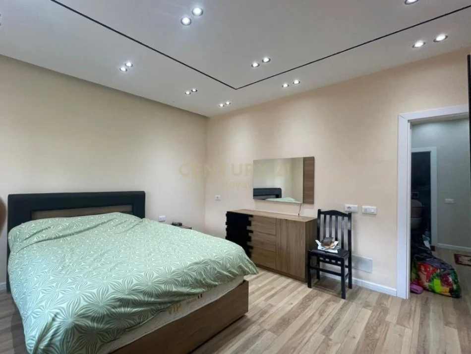 Tirane, jepet me qera apartament 2+1 Kati 7, 100 m² 600 € (qsut)