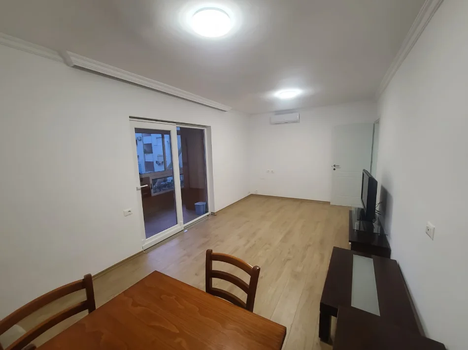 Tirane, jepet me qera ambjent biznesi Kati 2, 90 m² 1.200 € (Pranë Ushtarit të Panjohur)