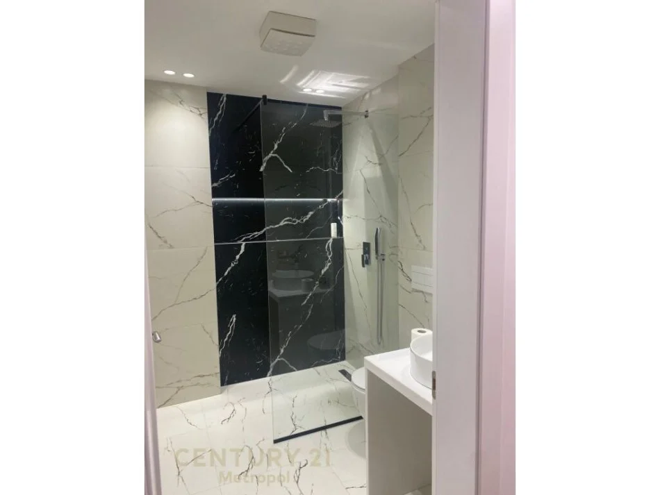 Tirane, shitet apartament 1+1 Kati 2, 150 m² 375.000 € (kopeshti botanik)