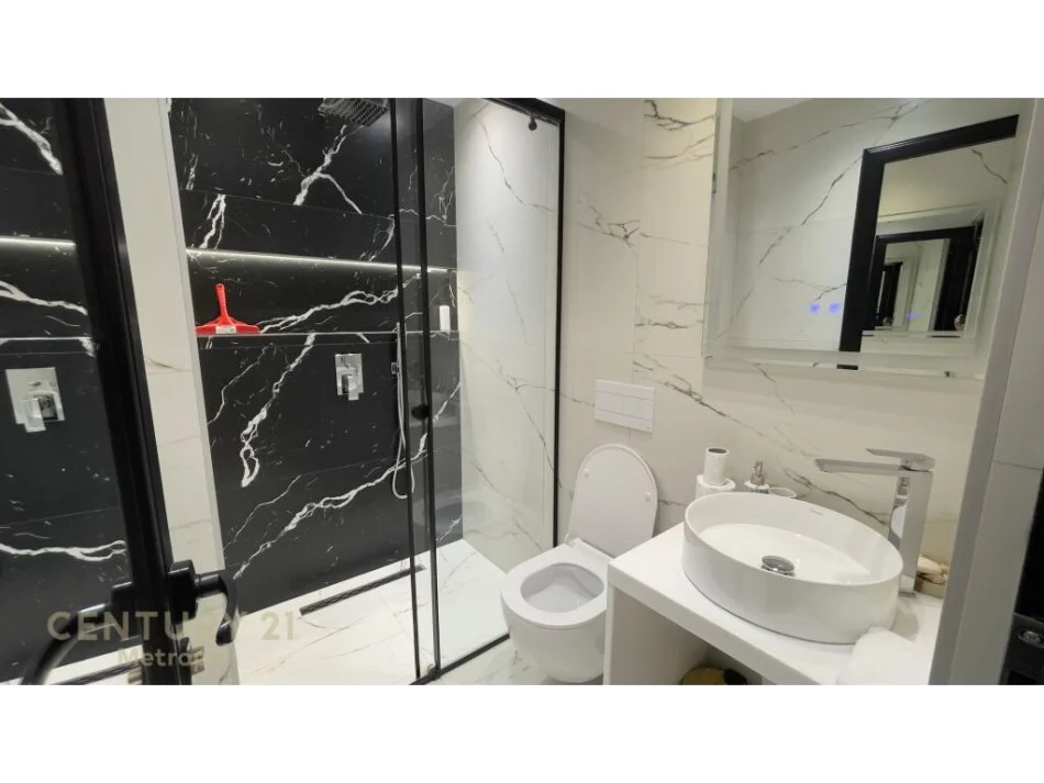 Tirane, shitet apartament 1+1 Kati 2, 150 m² 375.000 € (kopeshti botanik)